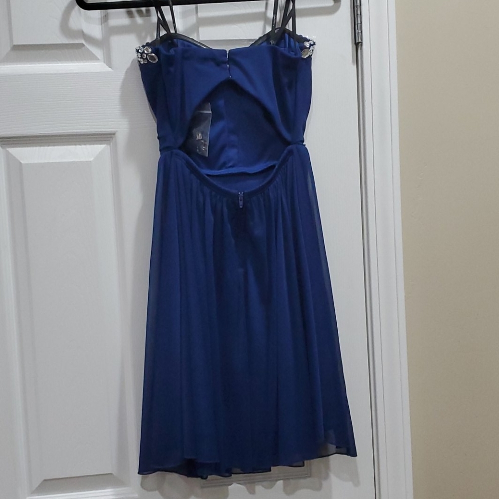 Dress - Picture 2 of 6